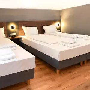 Apadana Frankfurt Otel